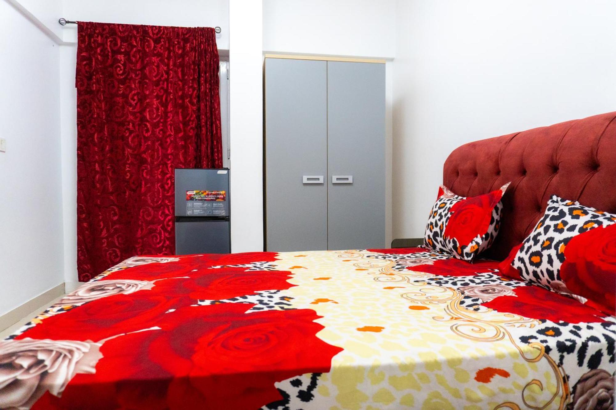 דקר Chambres Meublees Avenue Cheikh Anta Diop מראה חיצוני תמונה