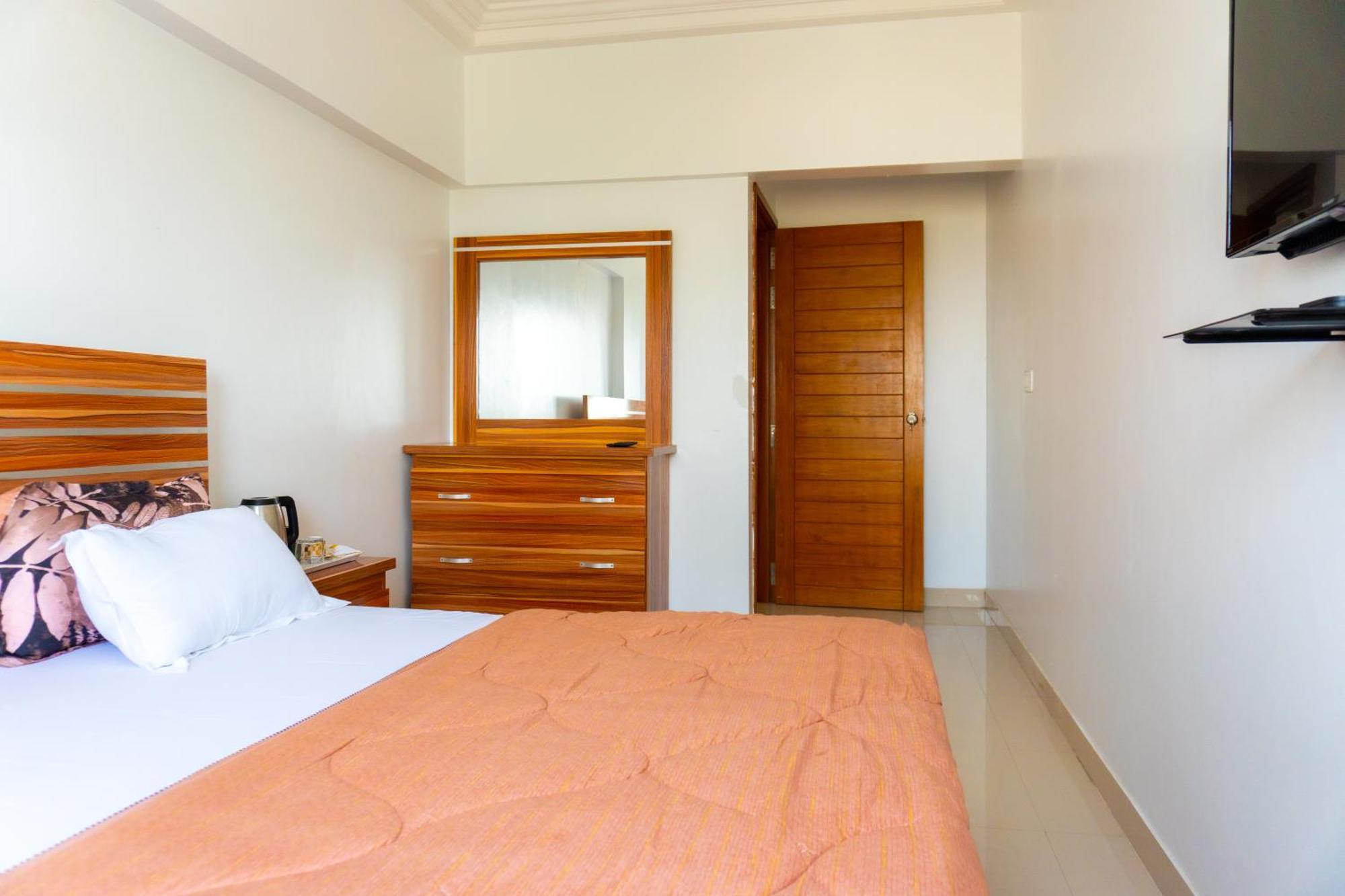 דקר Chambres Meublees Avenue Cheikh Anta Diop מראה חיצוני תמונה